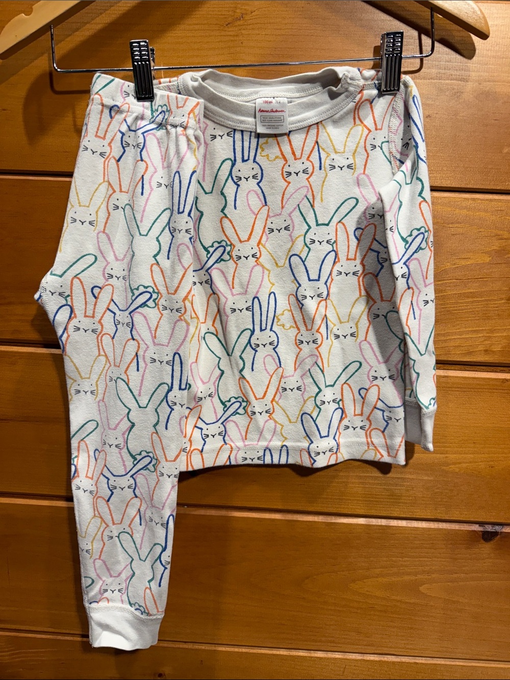 Hanna Andersson Pajama Set in size 4Y with Multicolor Bunny Outlines